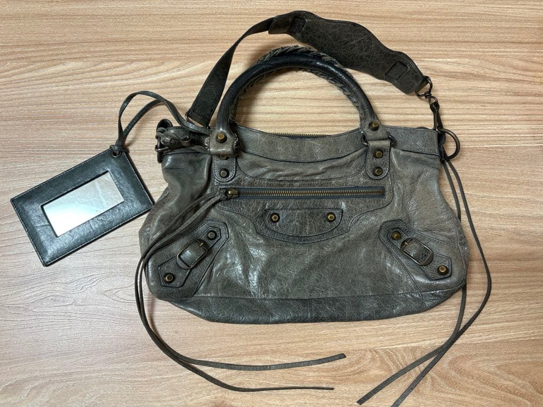 バレンシアガ　バッグ　グレー