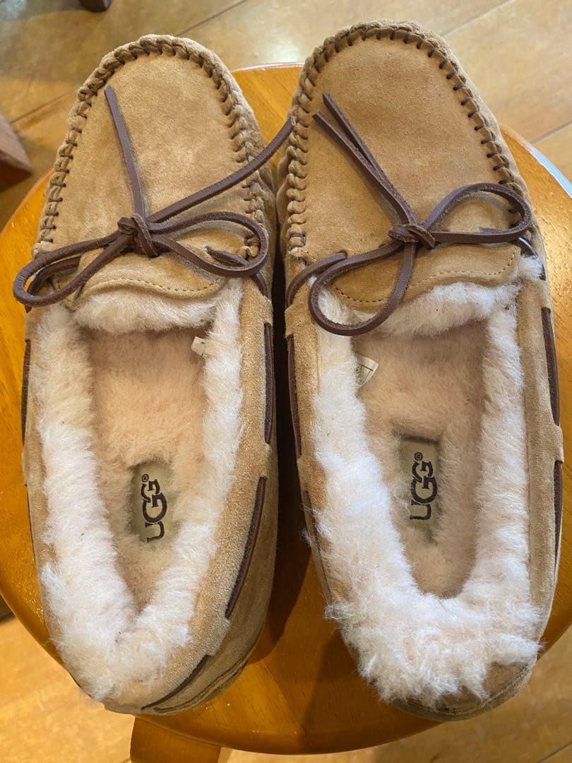 UGG アグ　ベージュ スウェード モカシン