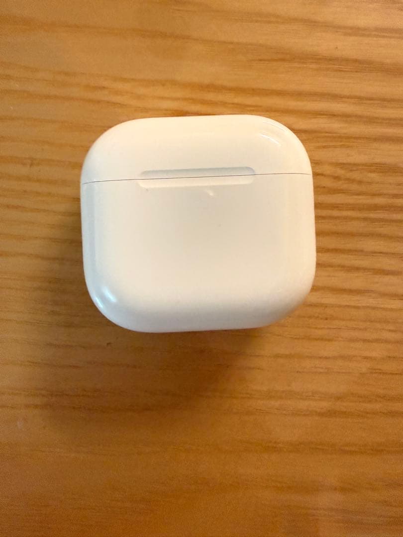 Apple AirPods 4 ノイズキャンセリング付き　本体 ホワイト