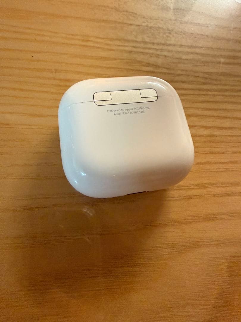 Apple AirPods 4 ノイズキャンセリング付き　本体 ホワイト