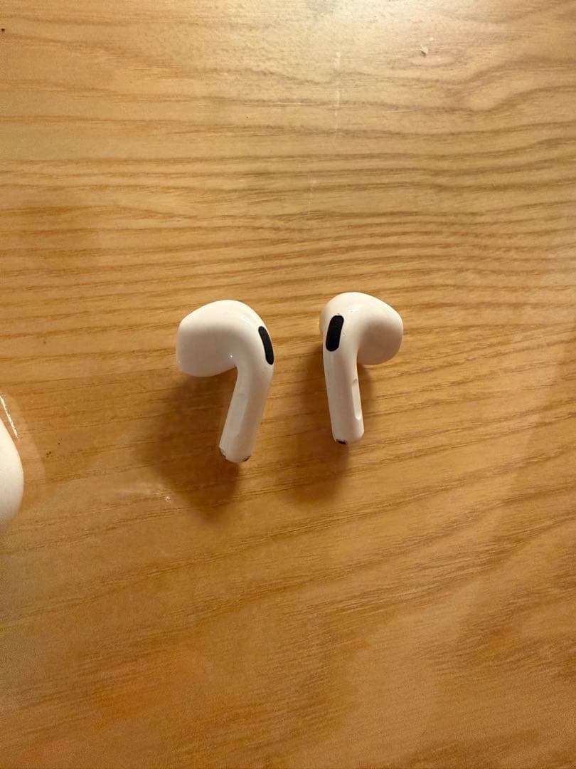 Apple AirPods 4 ノイズキャンセリング付き　本体 ホワイト