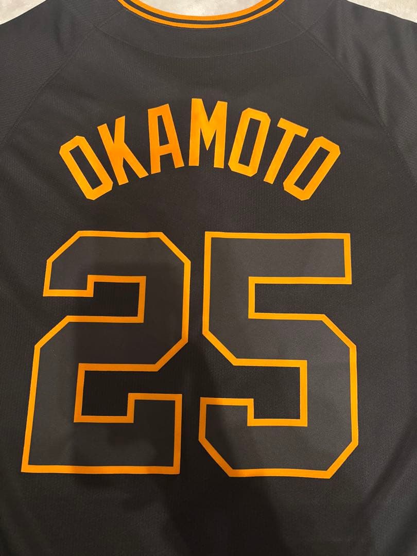 読売ジャイアンツ 岡本和真 25 ユニフォーム