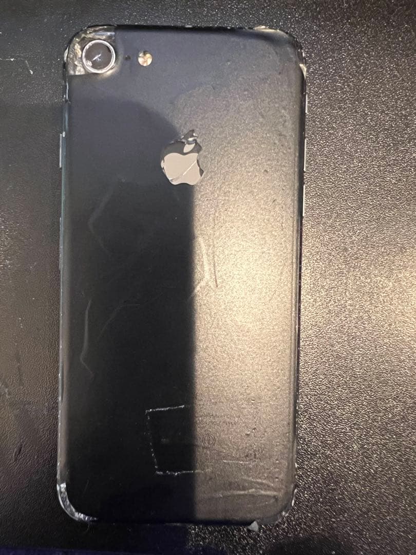 iPhone 8 ブラック 画面にひびあり