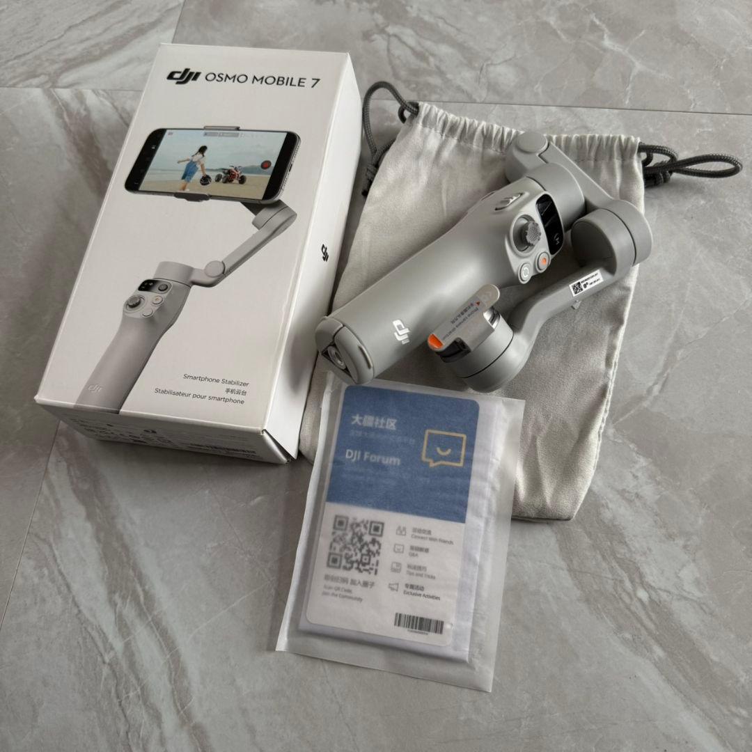 DJI Osmo Mobile 7 スマートフォンスタビライザー