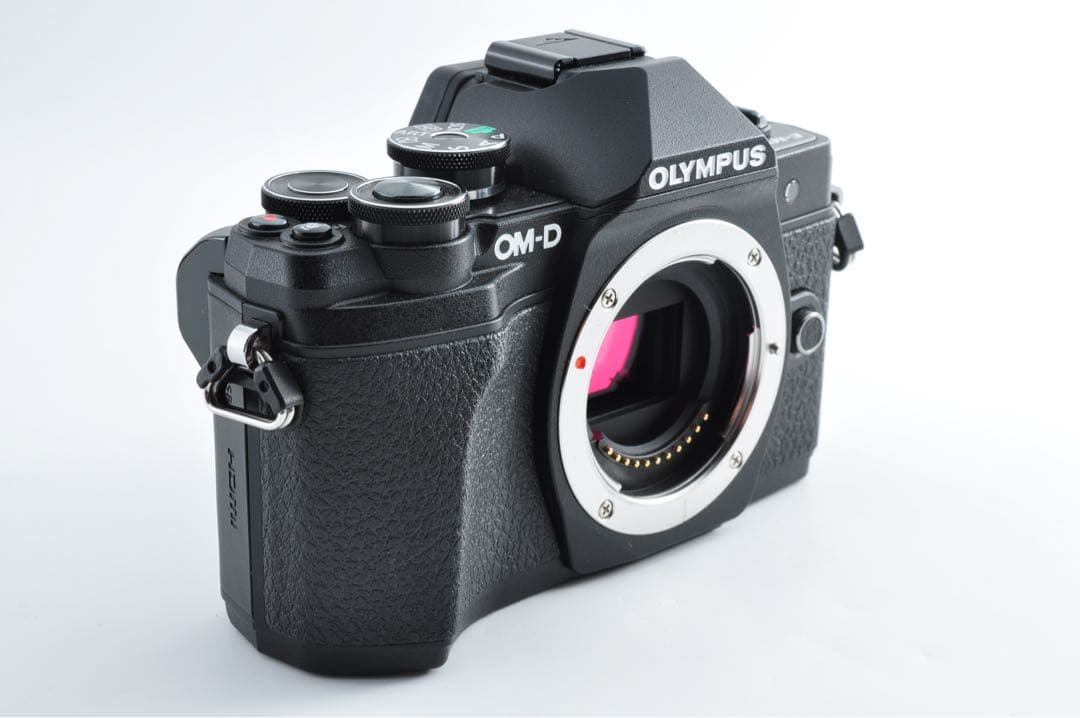 ■ほぼ新品■OLYMPUS OM-D E-M10 Mark III ダブルズーム