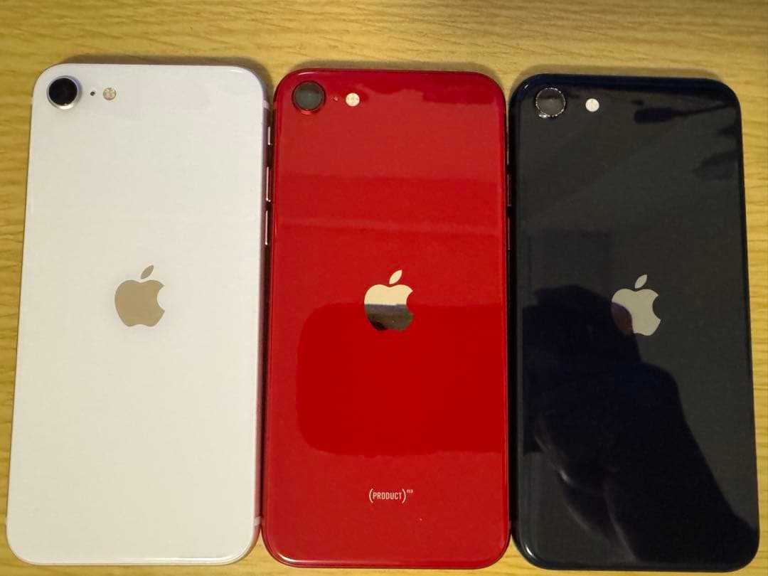 フ*ン様 【美品】 iPhone SE3 第3世代 2022 白 黒 赤3個セッ