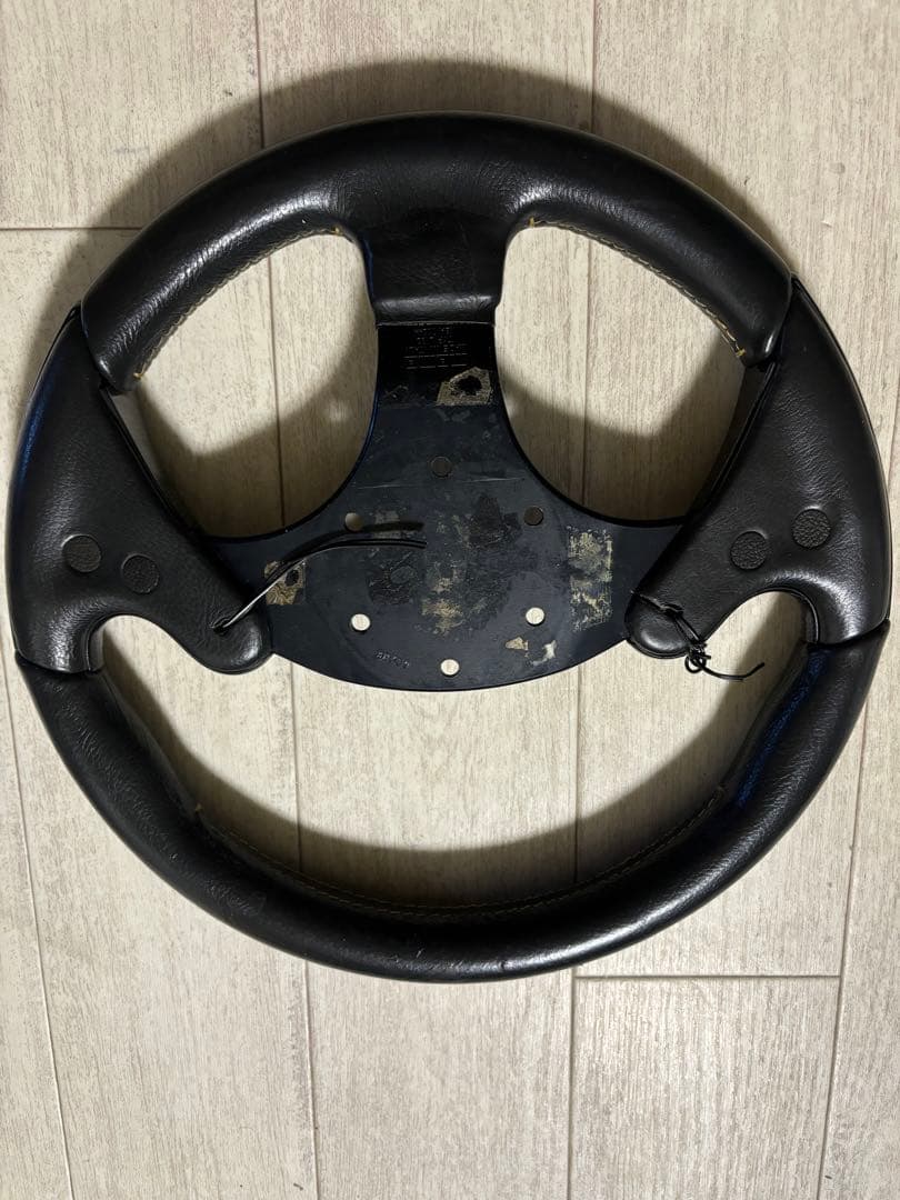 momo スポーツステアリング 黒 カーボンファイバー