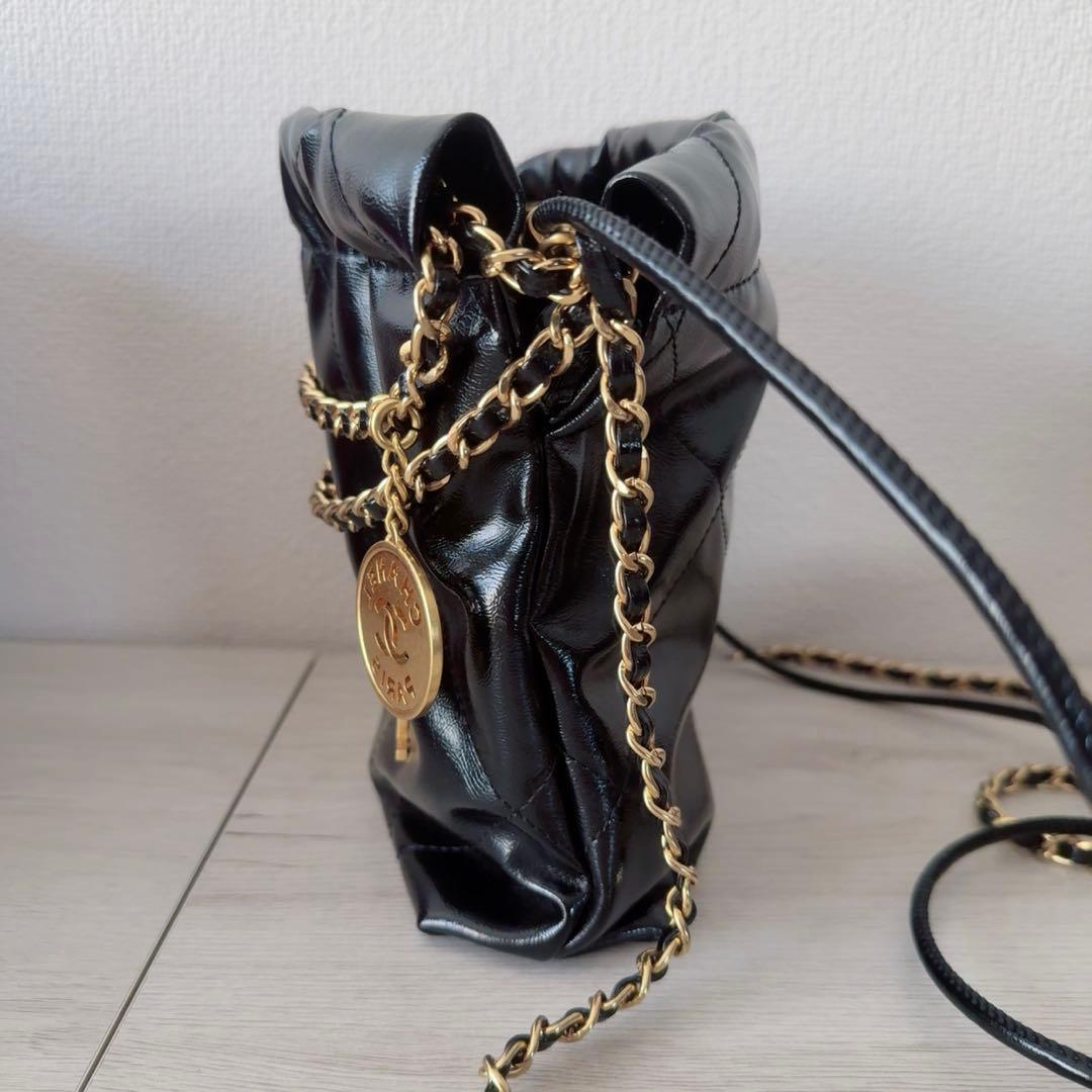 CHANEL ブラックレザー ノベルティ ショルダーバッグ 22