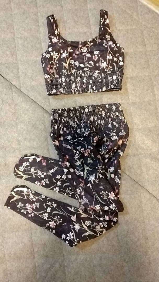 花柄スポーツブラとレギンスセット Mサイズ