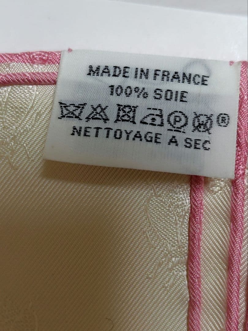 エルメス シルク スカーフ蜂柄