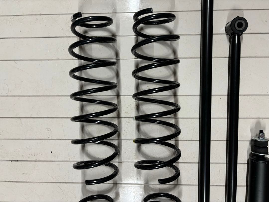 【新車取外し】ジムニー JB64 3型 純正 サスペンション セット