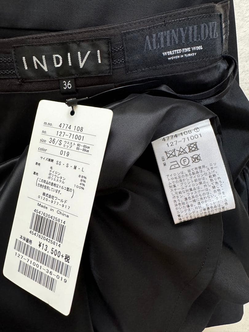 【タグ付き♡未使用品】インディヴィ　スカートスーツ　ブラック無地