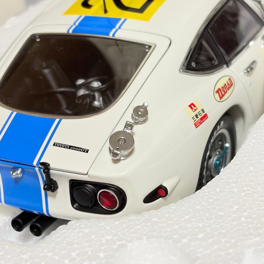 AUTOART TOYOTA 2000 GT ミニカー1:18