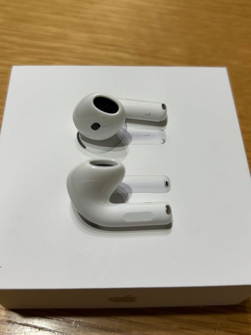 Apple AirPods 4 本体　アクティブノイズキャンセリングなし