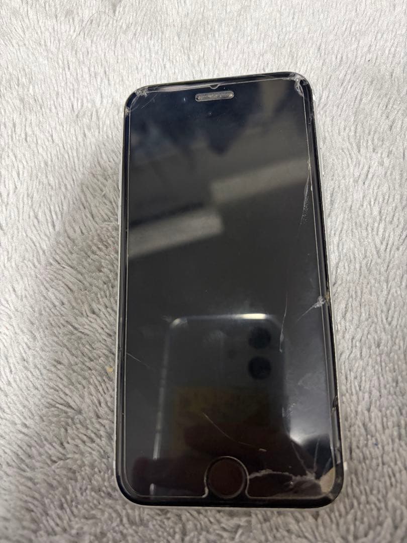 Apple iPhone se 2ホワイト ケース付き