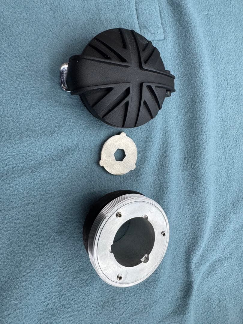 トライアンフ フリップアップ タンクキャップ モートーン