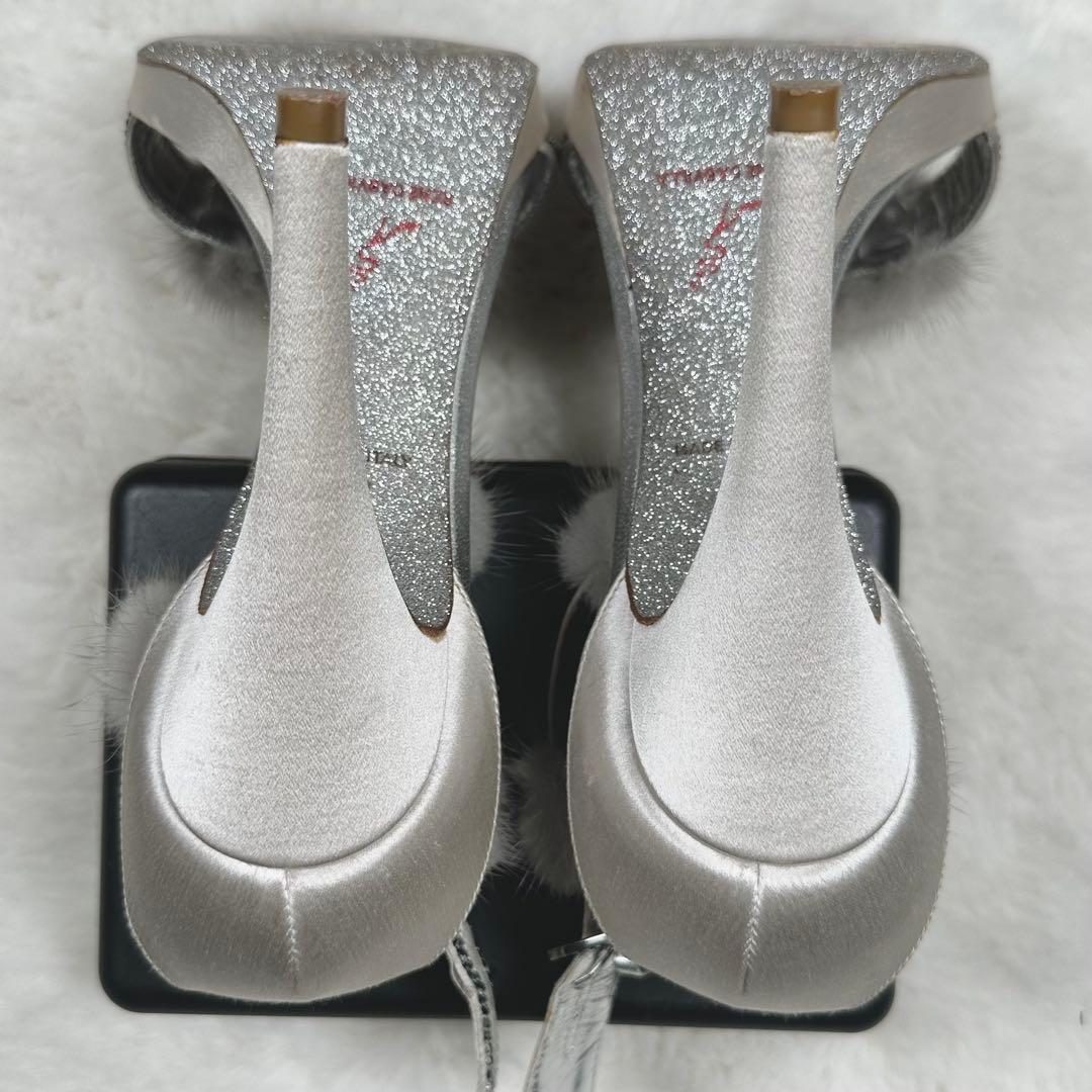 極美品　レネカオヴィラ　サンダル シルバー　21.5　ファー　オープントゥ