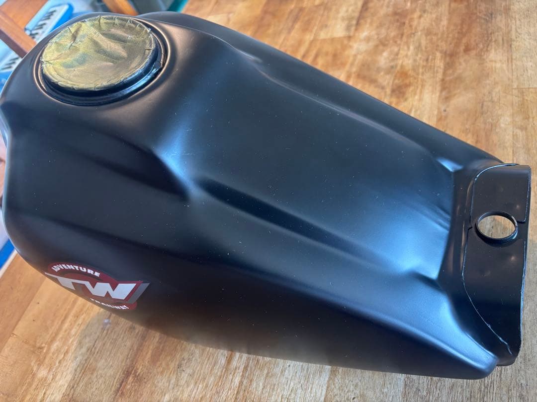 TW200 純正 タンク 艶消し仕上げ　マットブラック　コーティング済