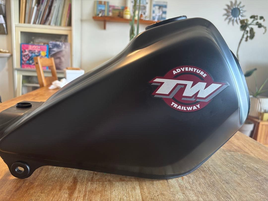 TW200 純正 タンク 艶消し仕上げ　マットブラック　コーティング済
