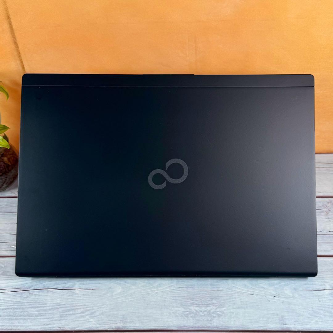 第8世代CPU☘️高年式✨薄型ノートPC☘️爆速SSD☘️カメラ☘️Windows11