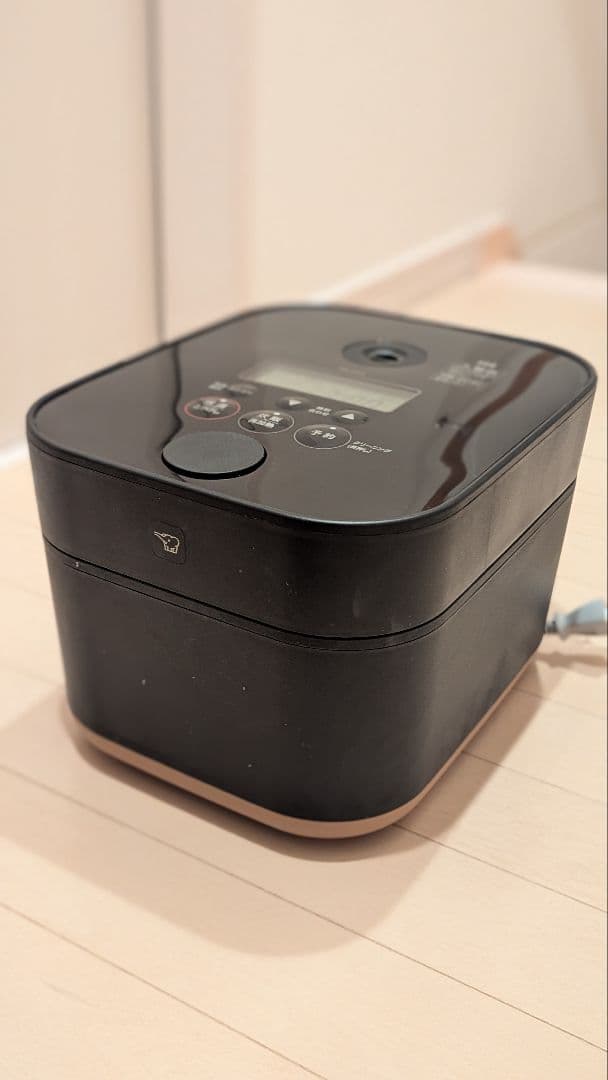 オシャレ　炊飯器　ZOJIRUSHI NW-SA10-BA 5.5合 2020年