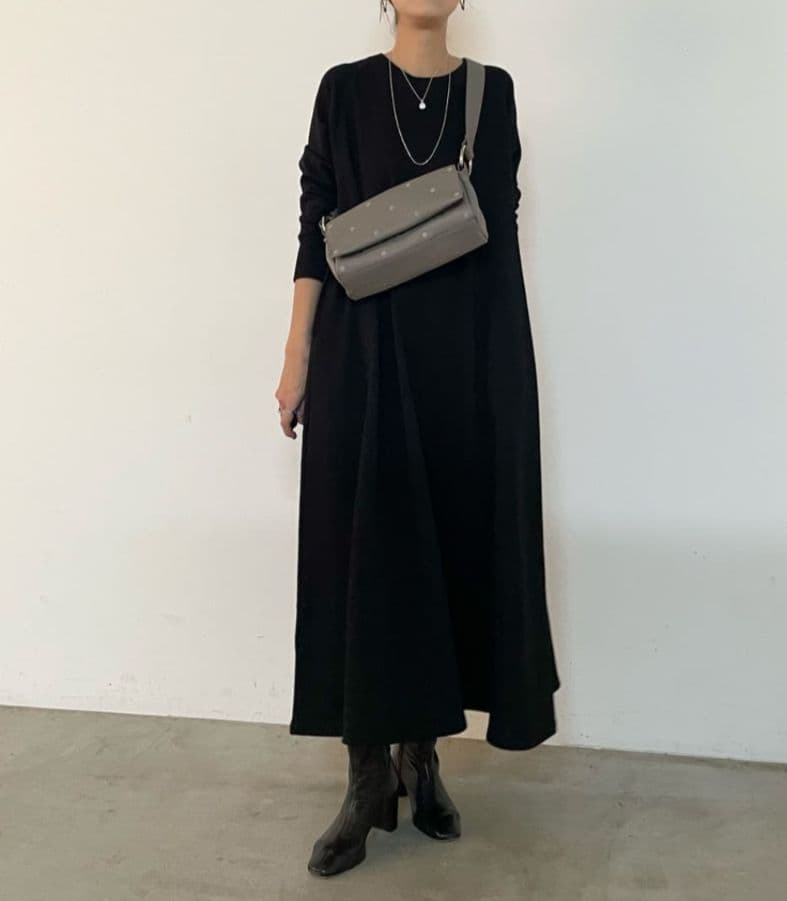 31900円　今季新品タグ付　ビアズリー　裏毛　フレア　ロング ワンピース　黒１