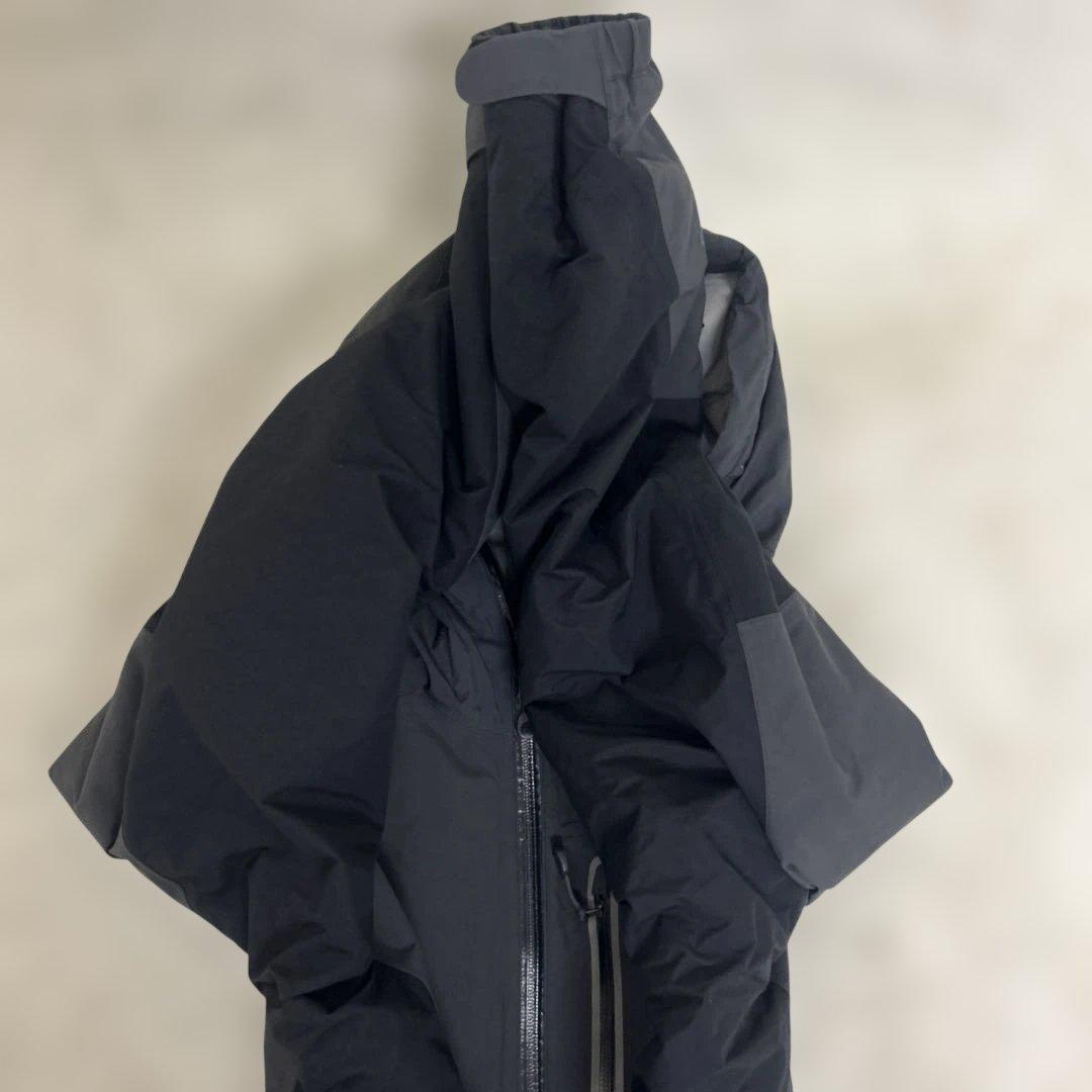 【美品】モンベル　スキーウエア　ダウンジャケット　Mサイズ　グレー　ブラック