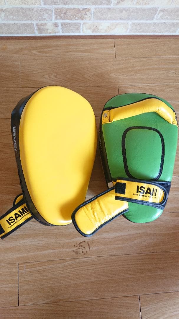 ISAMI パンチングミット イエロー/グリーン