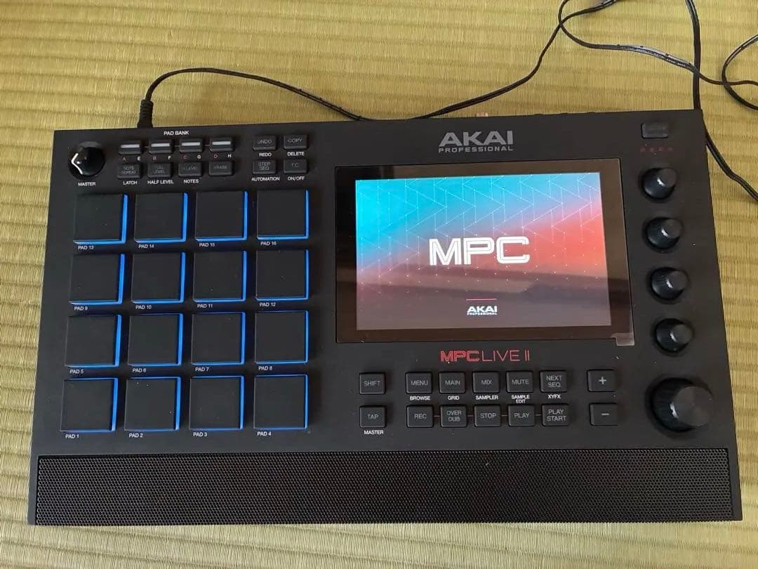 AKAI MPC Live 2 スピーカー付きサンプラー