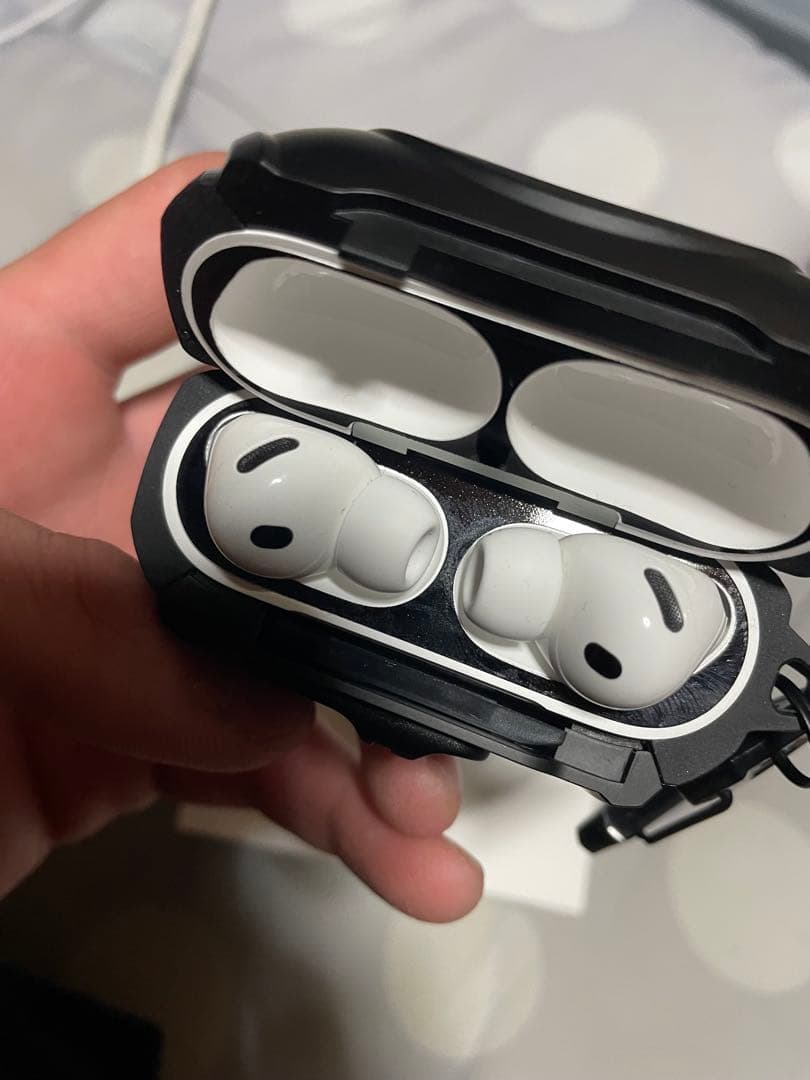 AirPods Pro ホワイト 本体 ブラックケース付き 最終値下げ