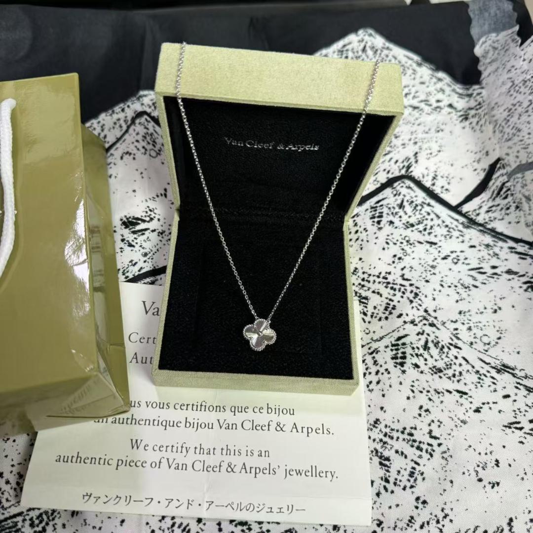 Van Cleef & Arpels クローバーネックレス@1