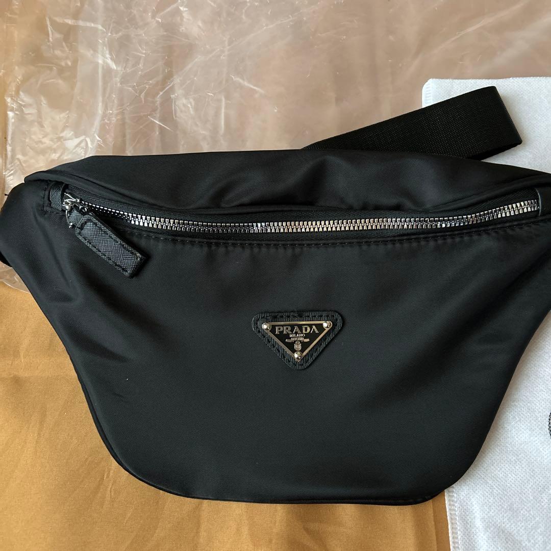 PRADA ノベルティ　希少なボディバッグ
