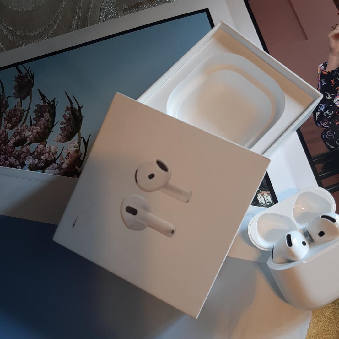 ％ Apple AirPods 4 エアポッズ 第4世代 アップル