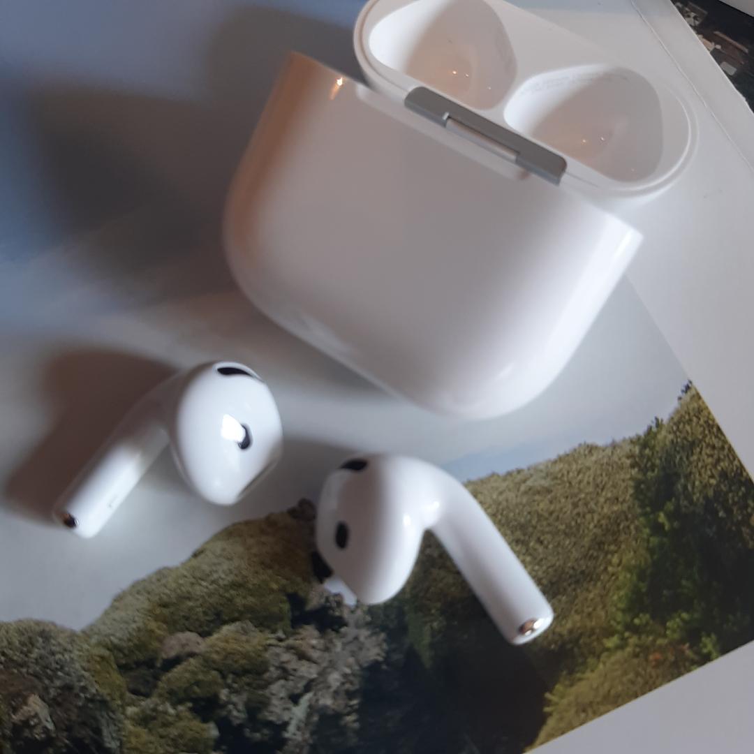 ％ Apple AirPods 4 エアポッズ 第4世代 アップル