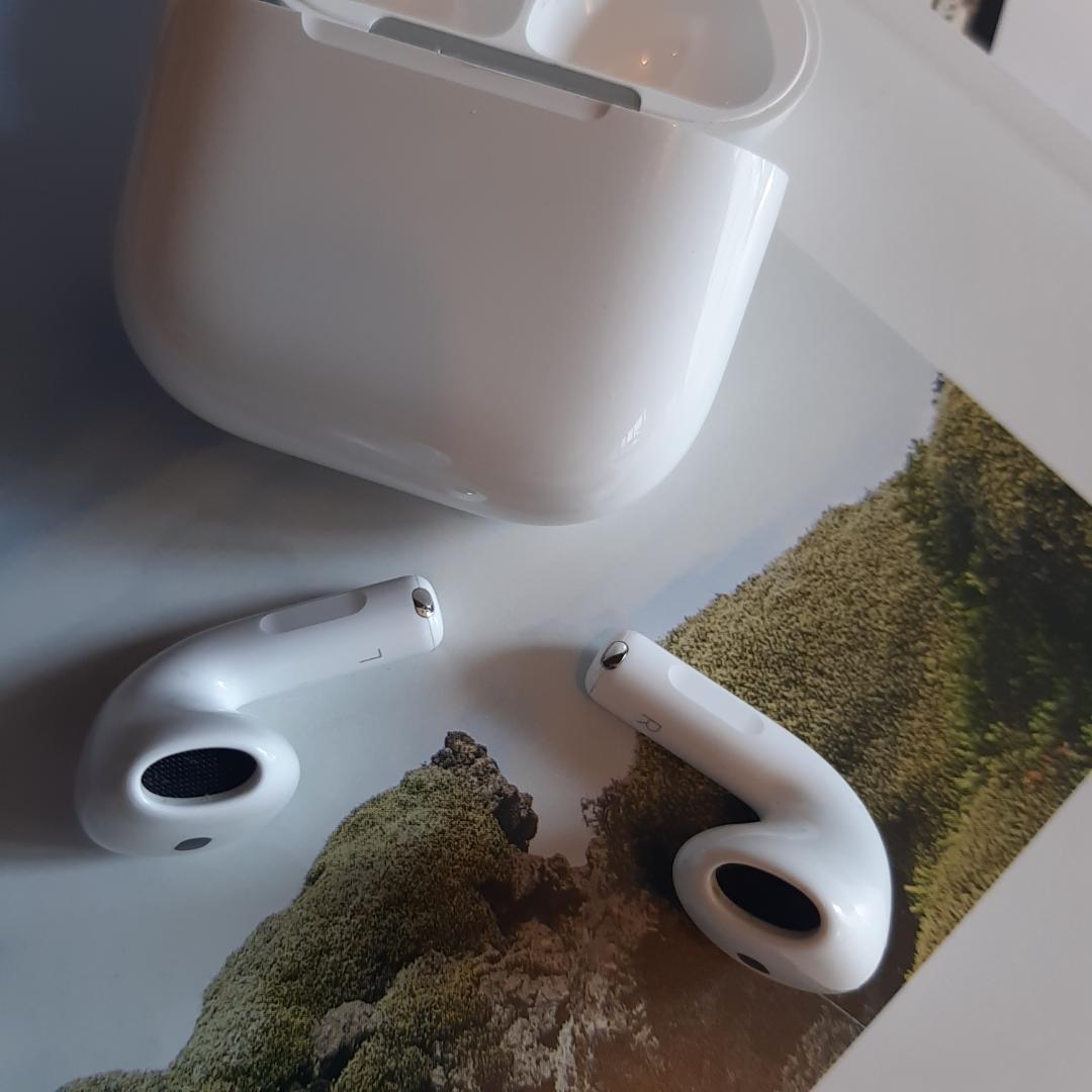 ％ Apple AirPods 4 エアポッズ 第4世代 アップル