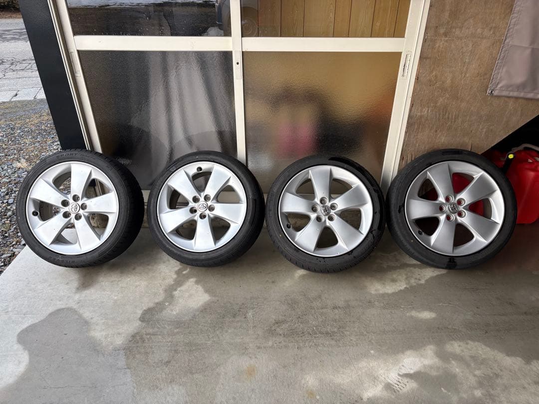 天然水素30プリウス純正　ツーリング17インチ　小傷程度　2025年製造