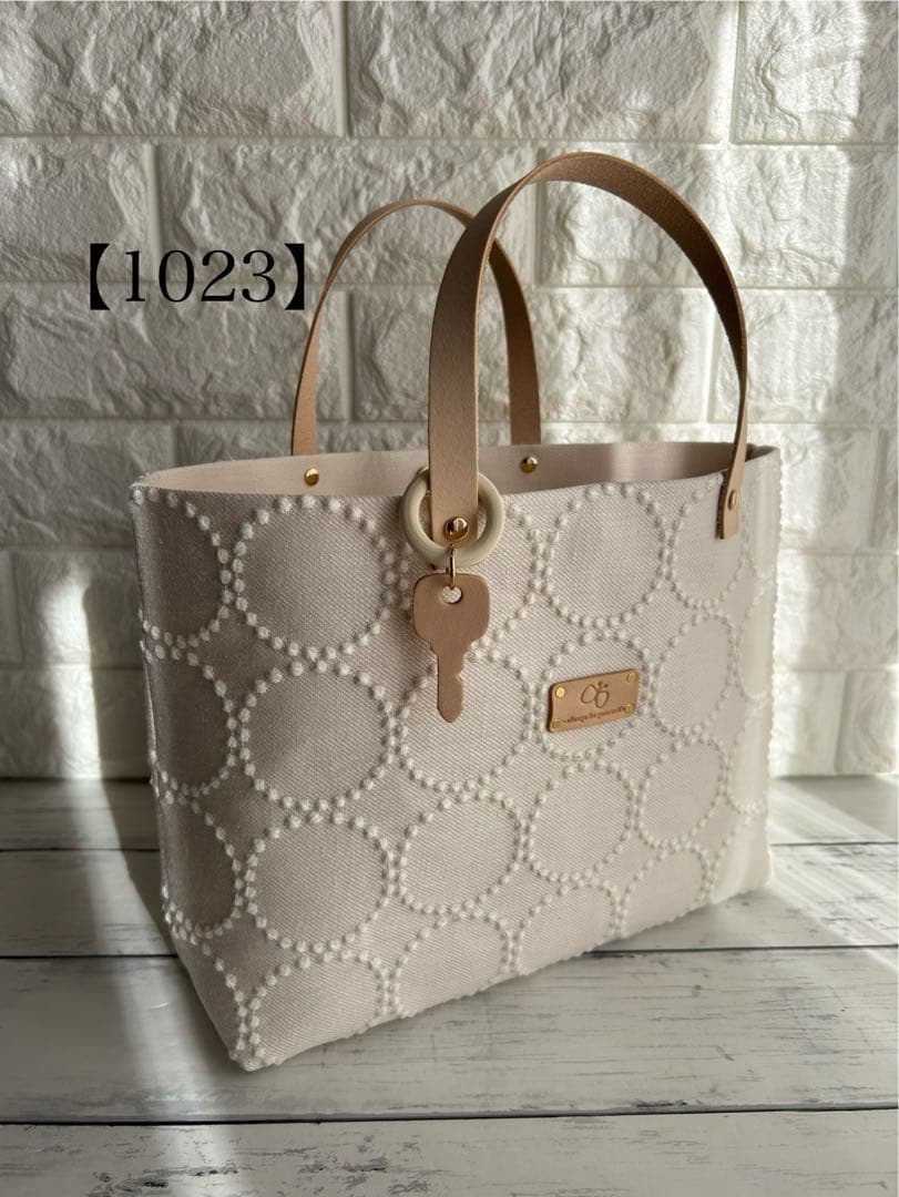 【1023】ミナペルホネンタンバリントートバッグ　ベージュ×ホワイト金具ゴールド
