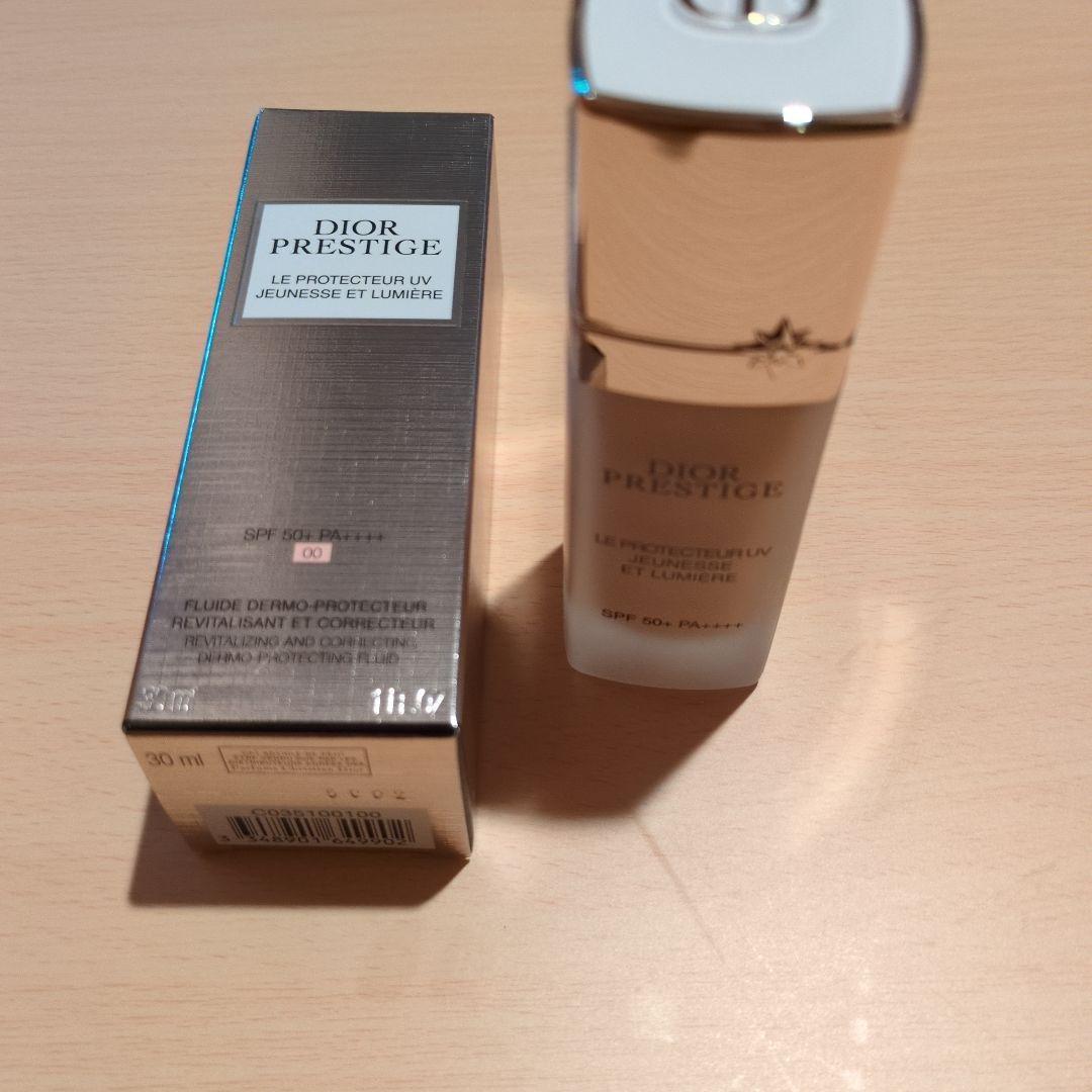 Dior プレステージホワイト　ル　プロテクターUVルミエール　BB00