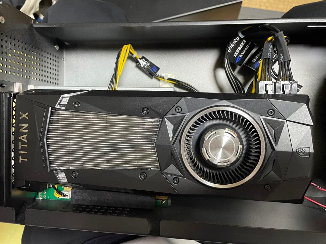 AKiTiO Node eGPUとNVIDIA TITAN X GPU