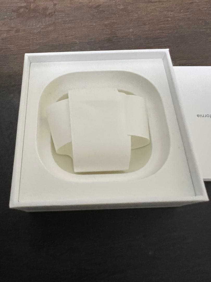 AirPods本体と充電ケース