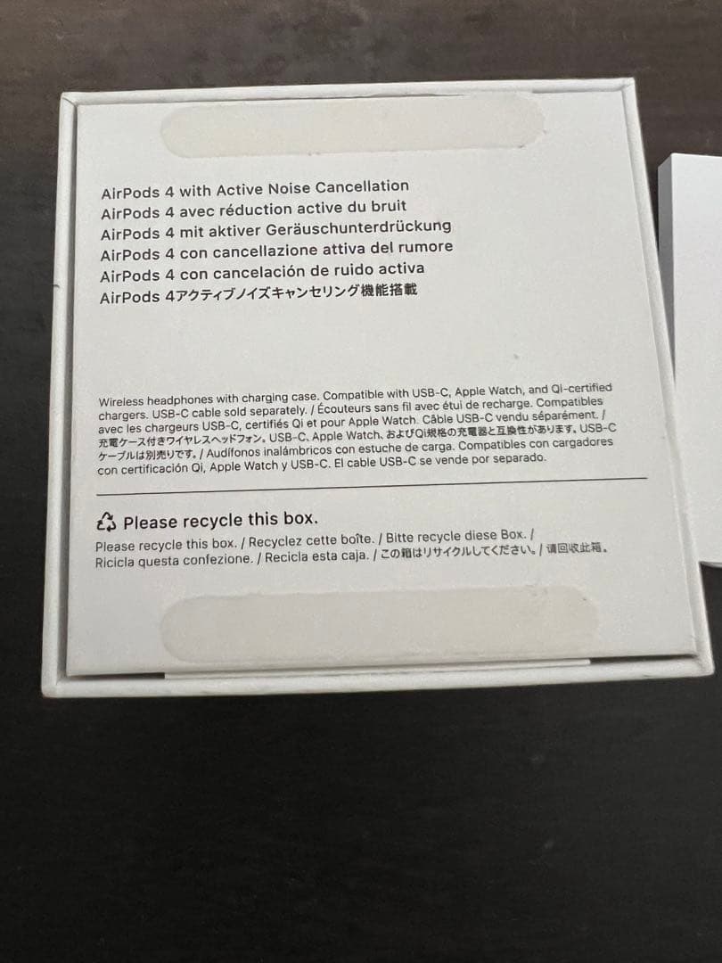 AirPods本体と充電ケース