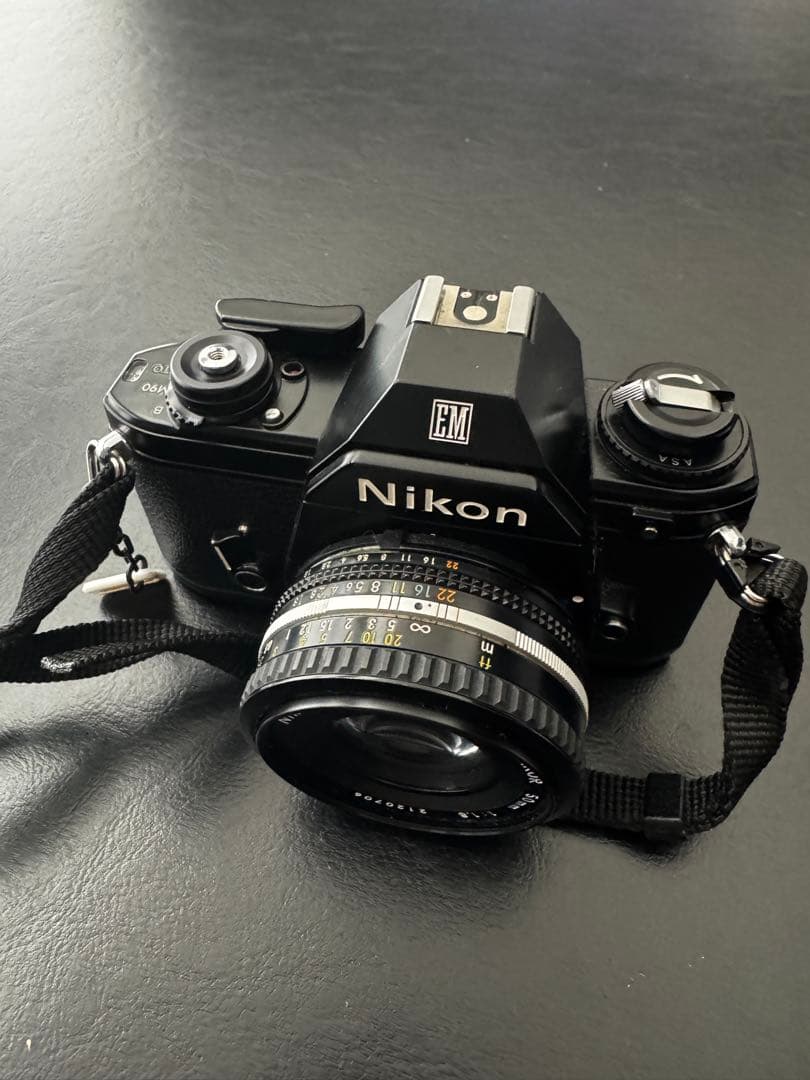 Nikon EM 本体 ＋ NIKKOR 50mm f/1.8 レンズセット
