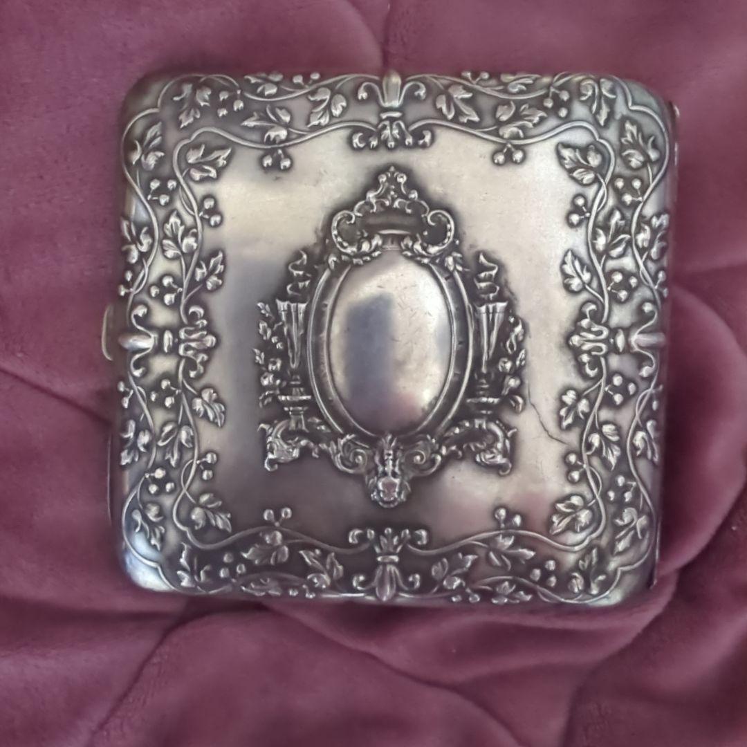 仏直送　純銀製エンボス柄シガレットケース　ナポレオン三世時代様式