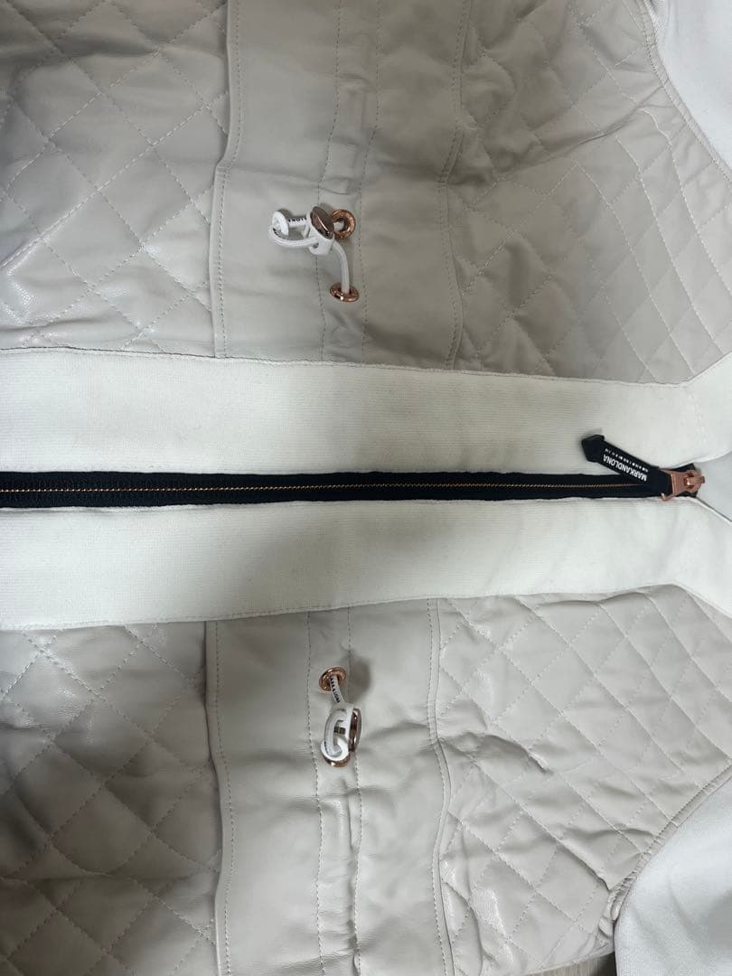 定価5.5万 MARK&LONA CODE キルティング ブルゾン 36 白 金