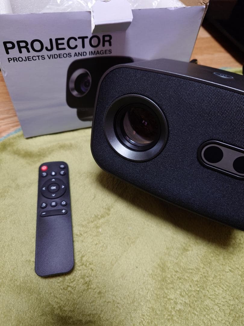 【電動フォーカス搭載】ホームプロジェクター 、天井投影、4K対応、