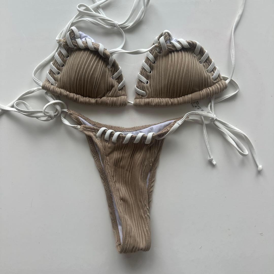 ベージュビキニ