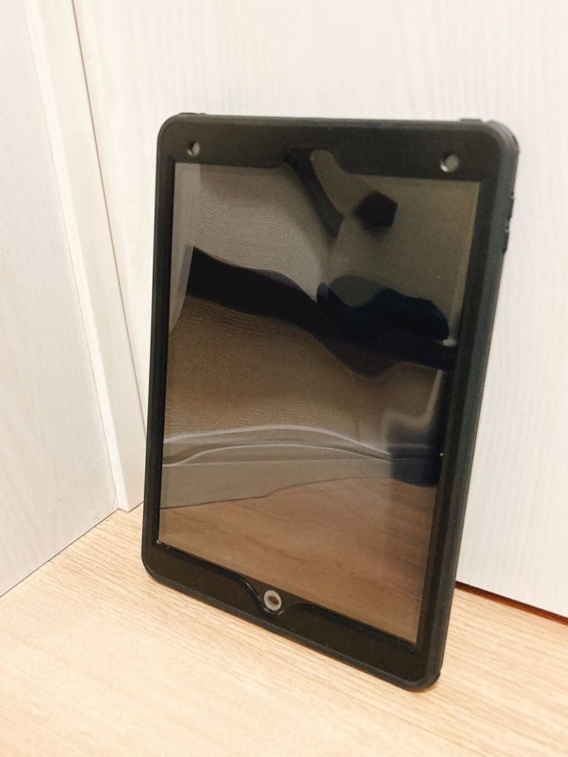 美品　IPad 第8世代 32Gb 本体 防水ハードケース付き