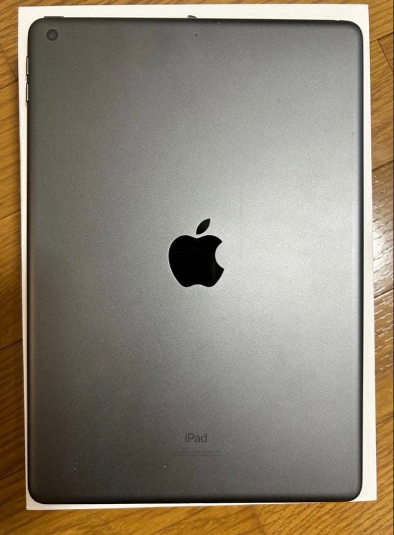 美品　IPad 第8世代 32Gb 本体 防水ハードケース付き