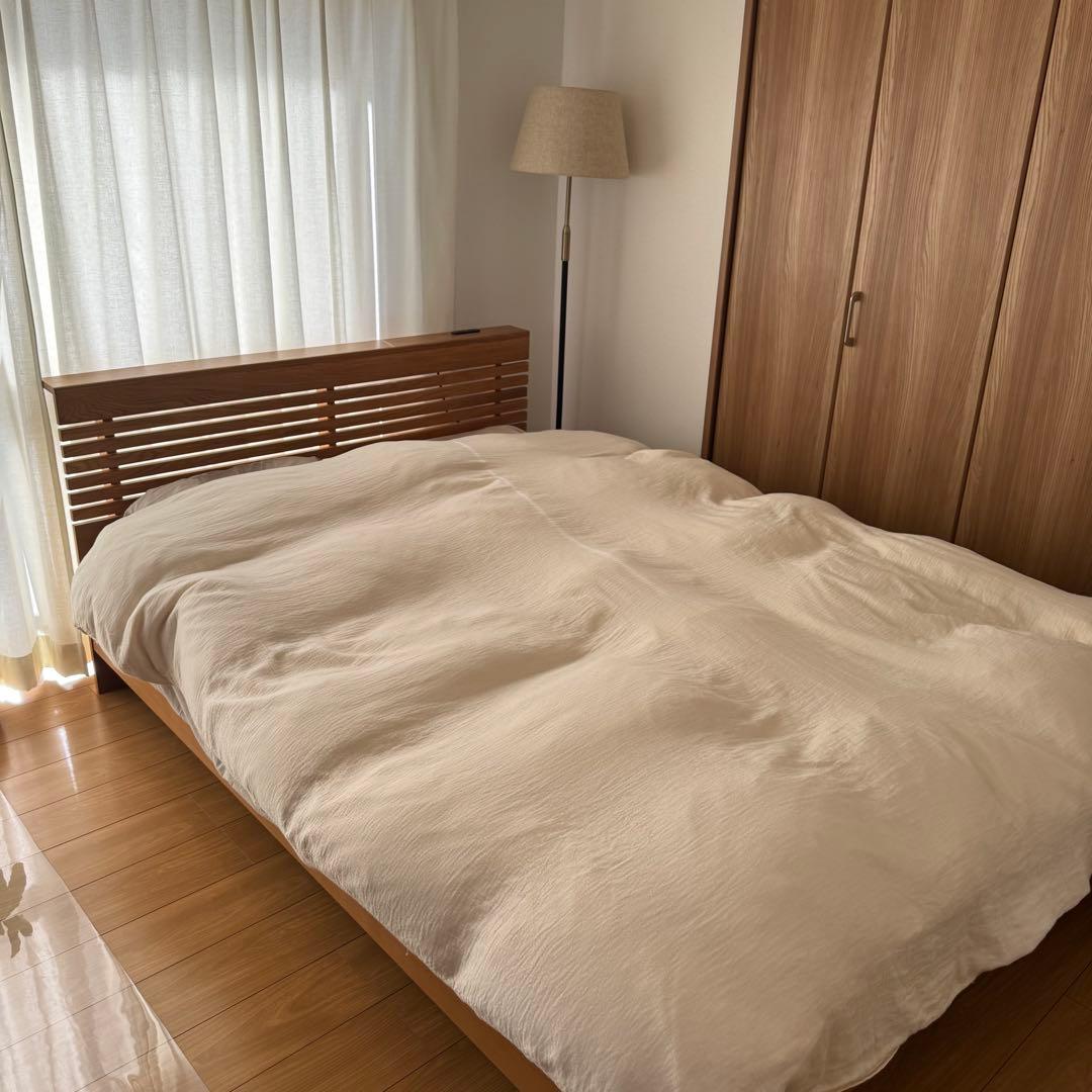 【ka】木製ダブルベッドフレーム コンセント付き