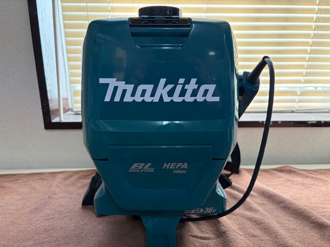 makita 充電式背負クリーナー　VC261D